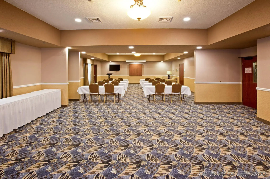 Holiday Inn Express Hotel & Suites Bedford by IHG