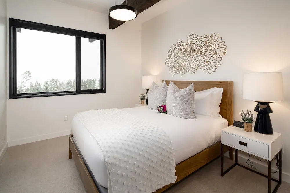 8a Treeline 5 Bedroom Home by Moonlight Basin Lodging