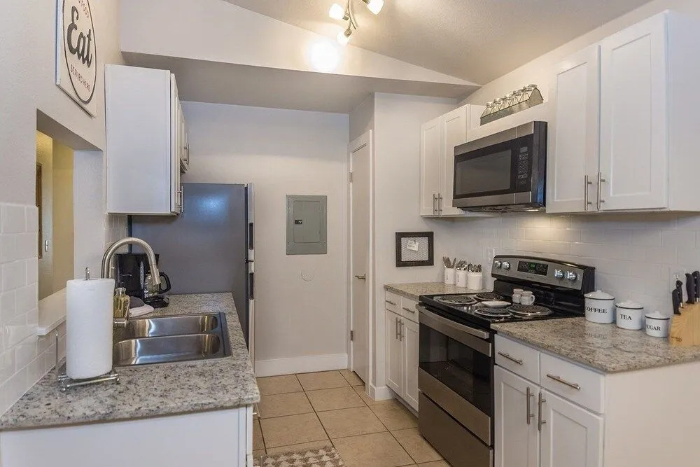Fredericksburg Fun 3 Bedroom Apts by Redawning