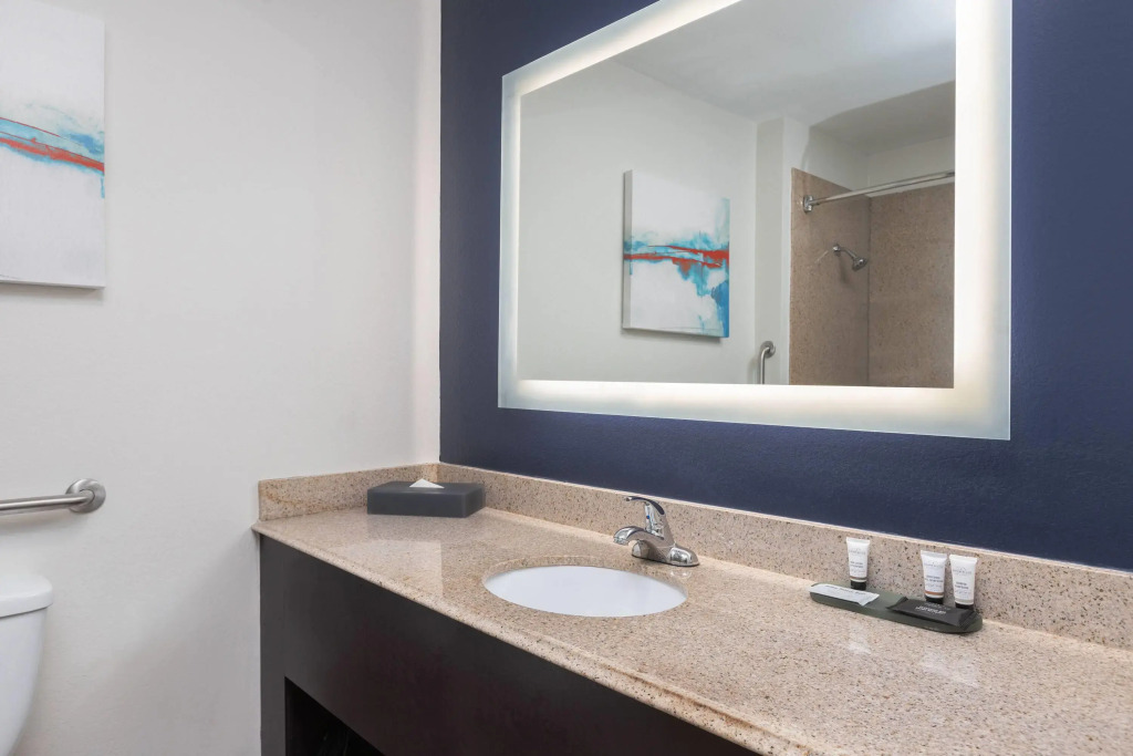 La Quinta Inn and Suites by Wyndham Paris