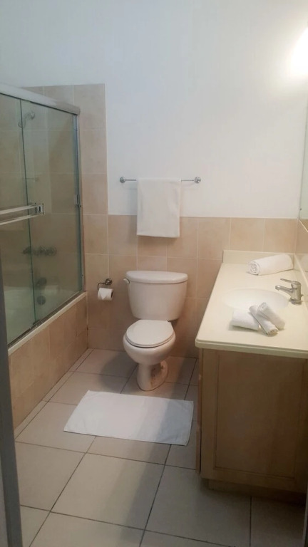 2 Bed Apt with Balcony at Runaway Bay