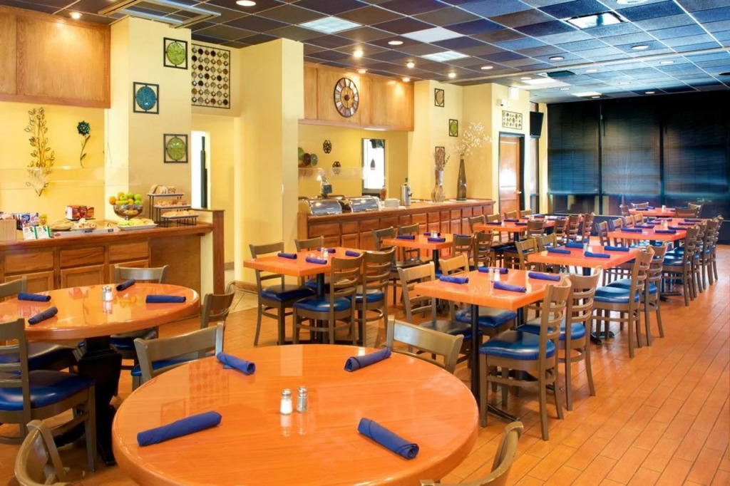 Holiday Inn & Suites Chicago-Downtown by IHG