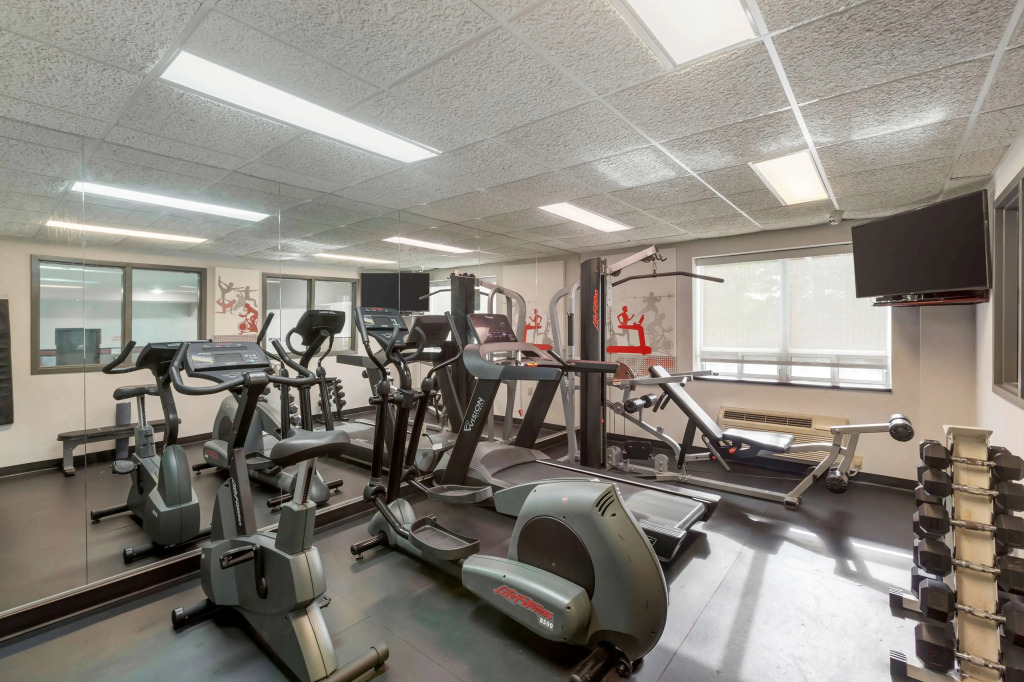 Best Western Plus Burlington Inn & Suites