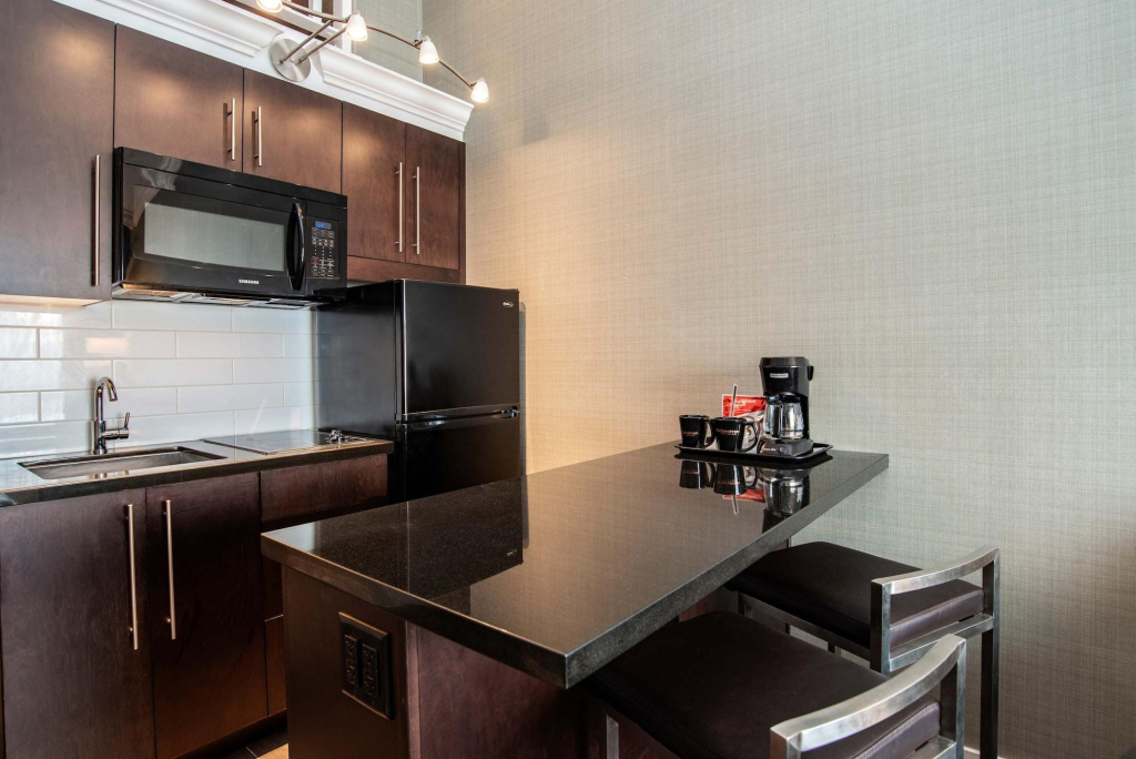 Sandman Hotel & Suites Vancouver Airport