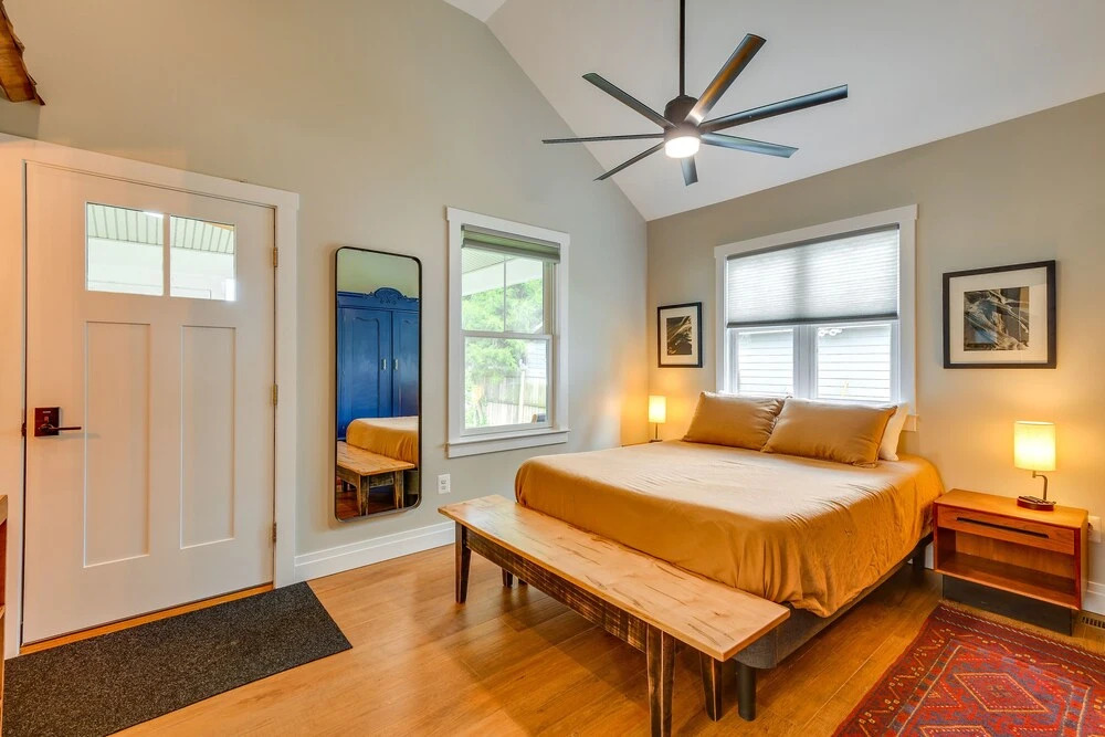 Modern Solomons Cottage Rental - Walk to Island!
