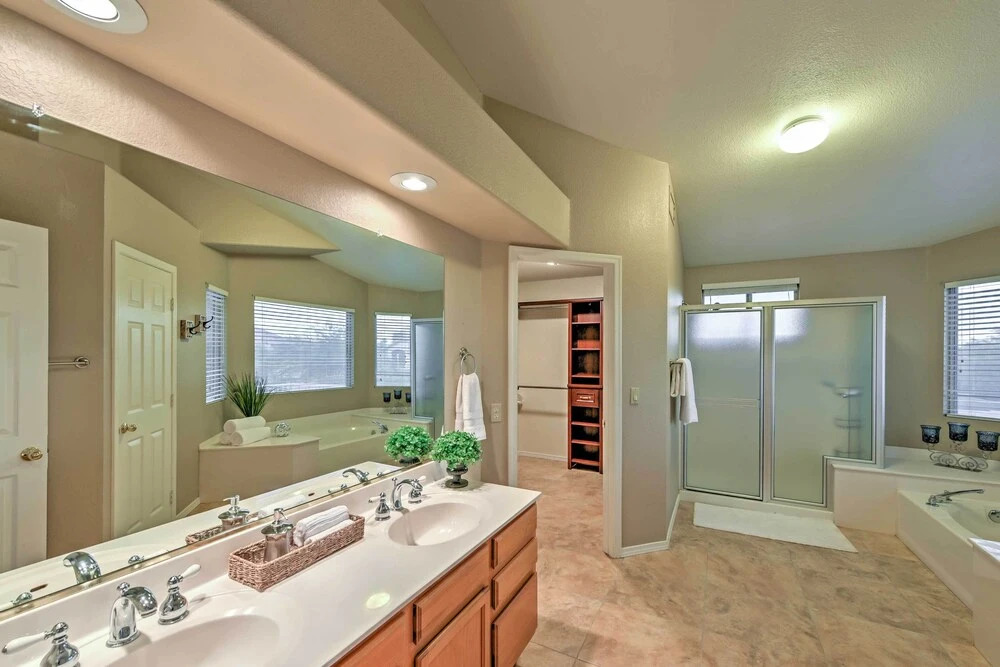 Hot Tub & Pool: Stunning Goodyear Home Near Lakes