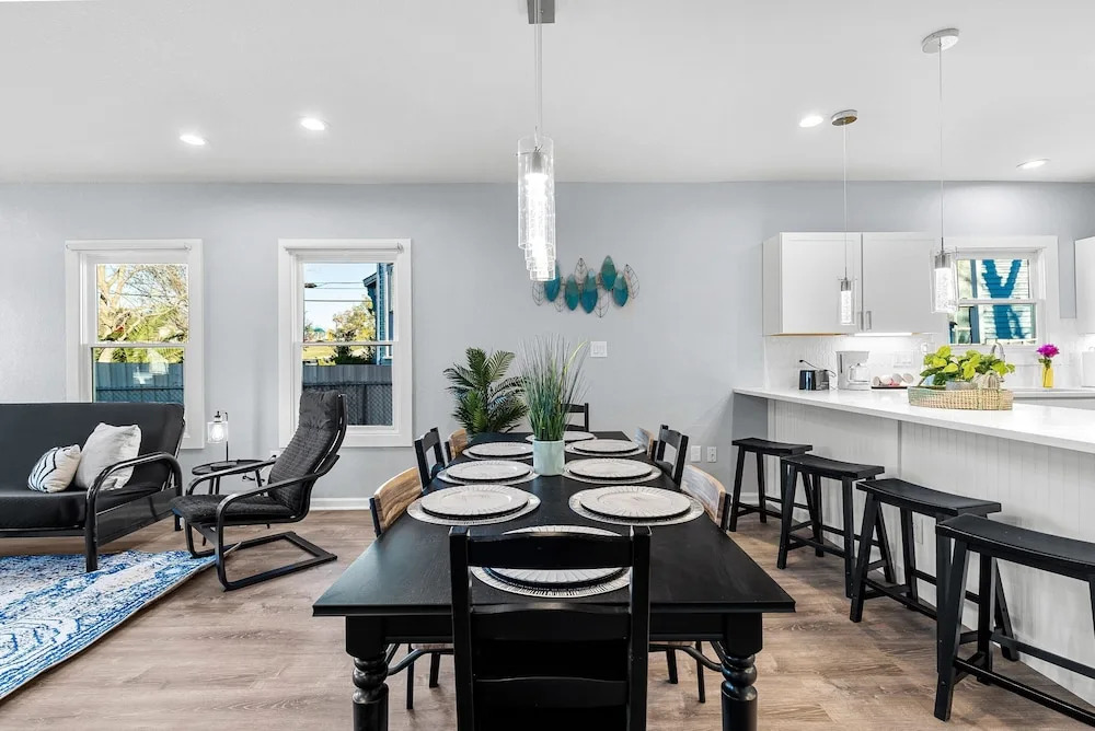 Inviting 4br/2.5ba Downtown Home With Ample Space!