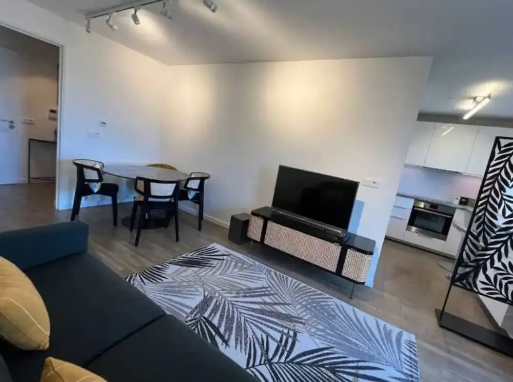 Flat With Balcony 4p/1bdr Near La Defense
