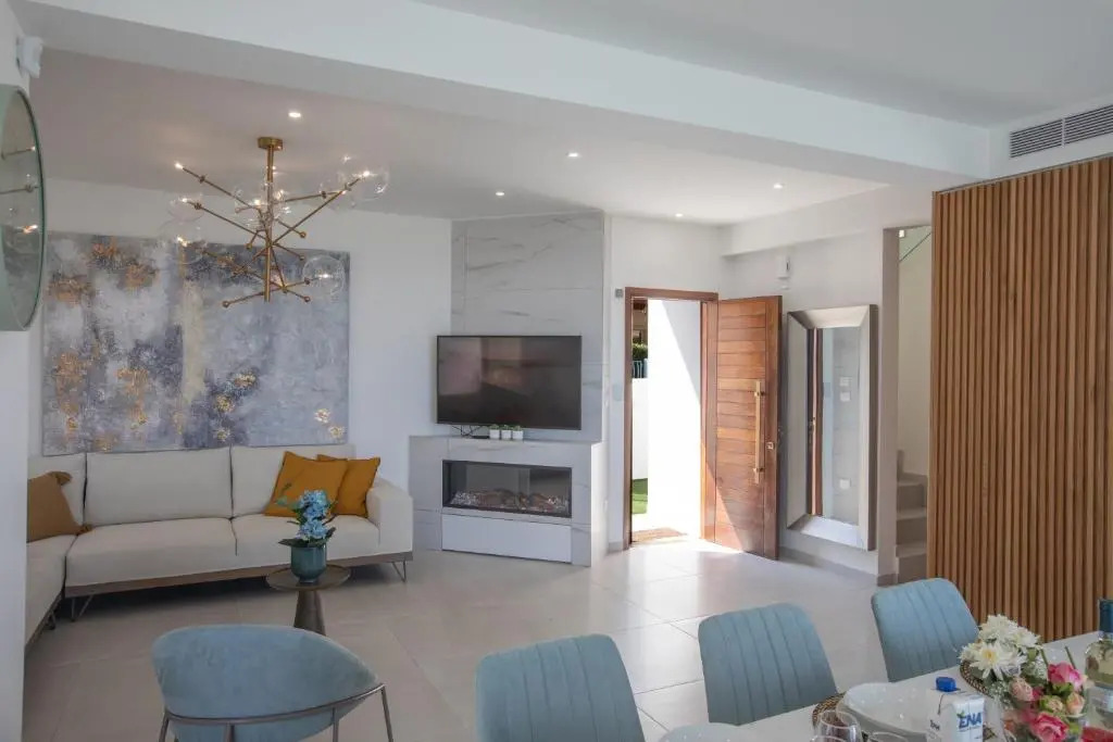 Artizan Seafront Villa 5