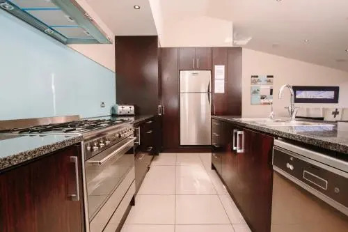 Lakeview Heights Luxury Apartment 2