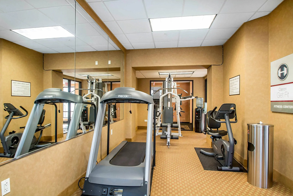 Clarion Inn Elmhurst - Oak Brook near I-88, I-290, I-294