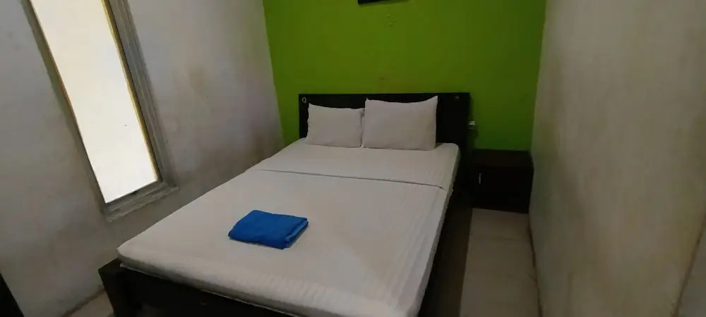 Hotel O Wisma Aluh AmbakNearPantai batu lima Asbullah tmbngn