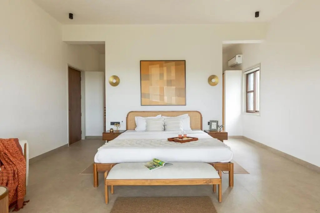 SaffronStays Aurum Villa, Moringa Valley - 3BR hilltop villa with Aravalli views, bonfire & trails near Lake Pichola