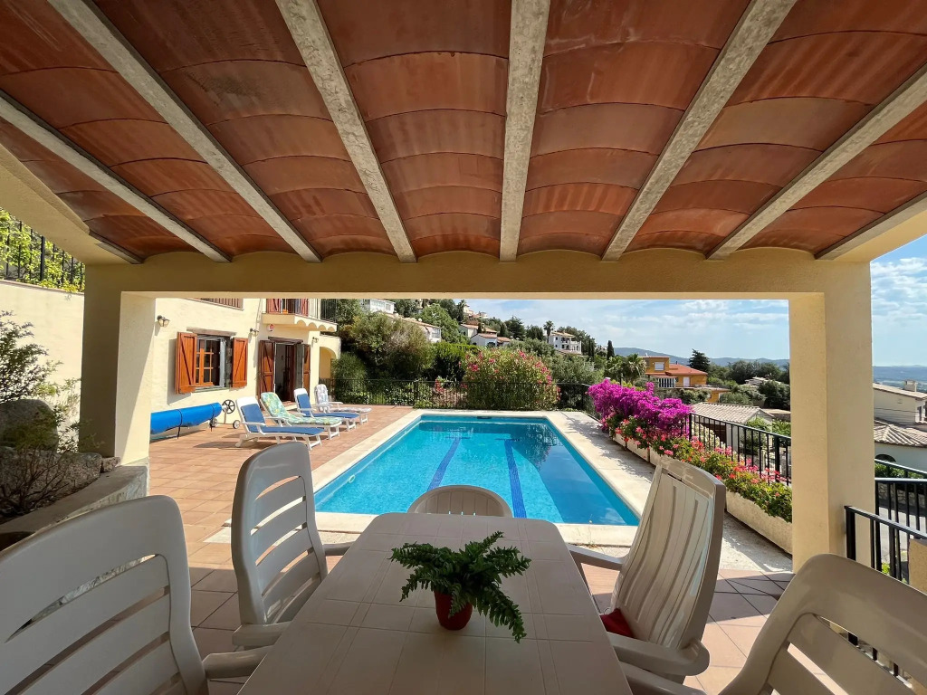 Beautiful holiday home in Calonge with private pool
