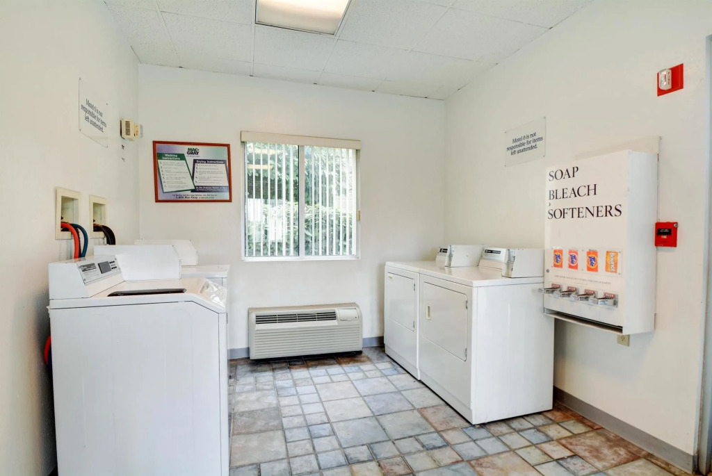 Motel 6-Warwick, RI - Providence Airport - I-95