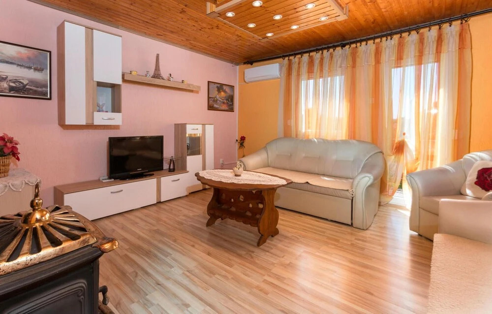 Stunning Home in Pula With Wifi and 2 Bedrooms