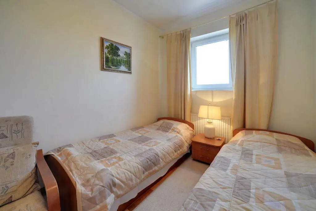 Jasnoszary Apartament Sun Seasons 24 w Kołobrzegu Blisko Morza by Noclegi Renters