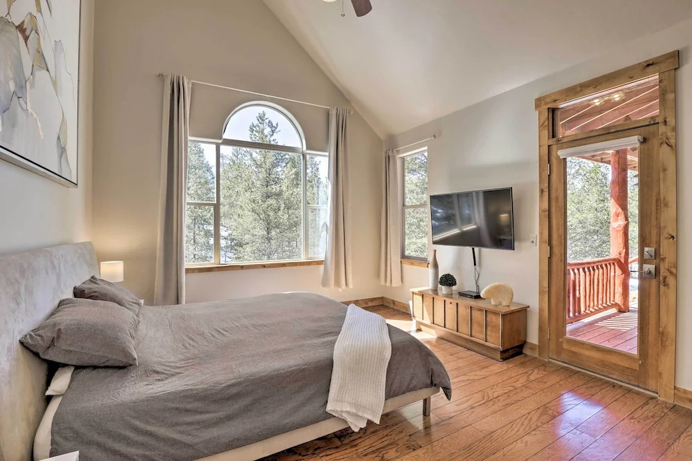 'rocky Bear Lodge' on 2 Acres Near Turquoise Lake