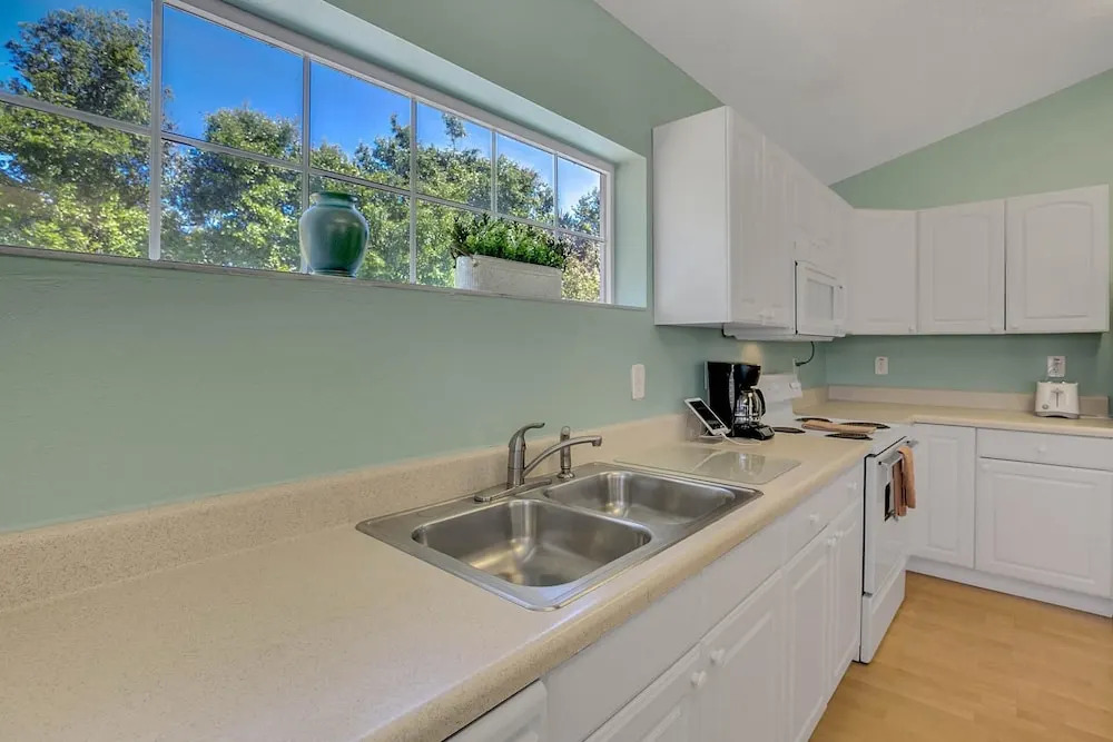 Sleeps 22 in Tarpon Springs - 2 Pools! by RedAwning