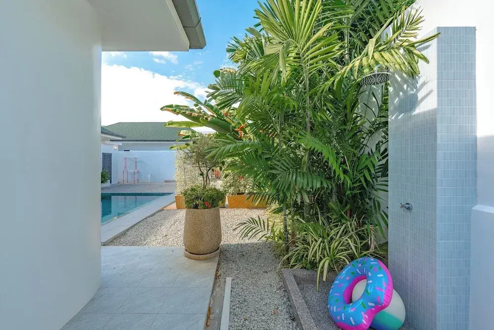 3BR Walk to Beach 7 Min to Beach V189