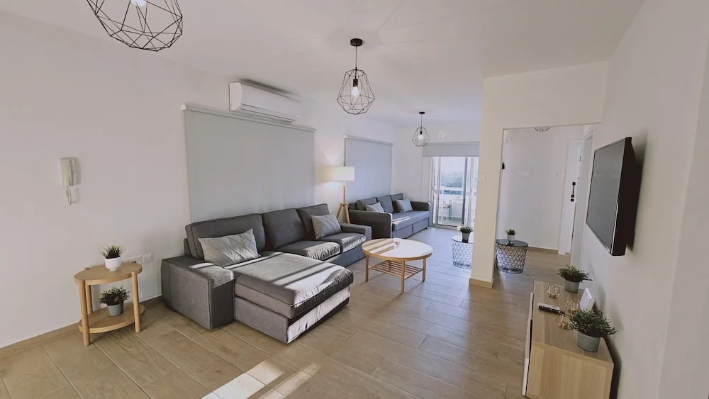 01 LIM - Stay Sky Apartment