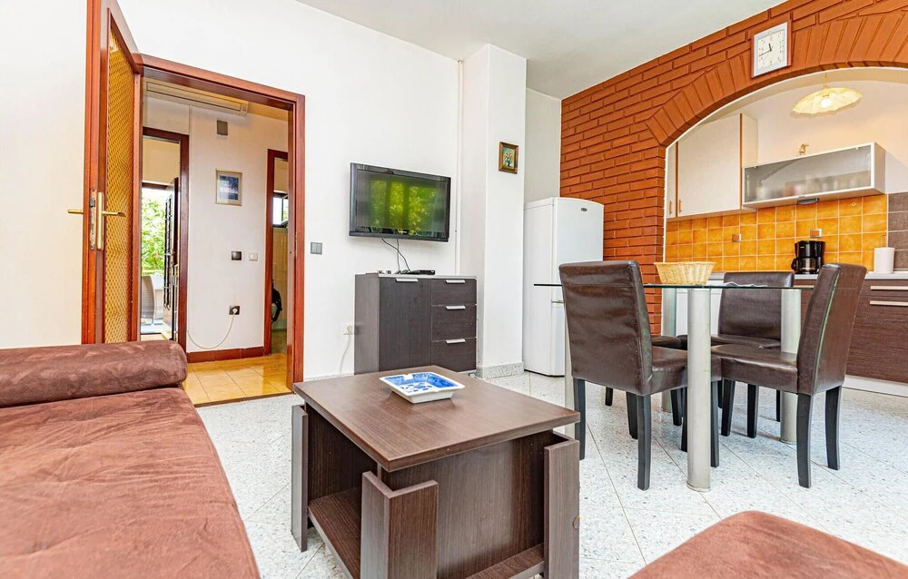 Nice Home in Betina With Wifi and 2 Bedrooms