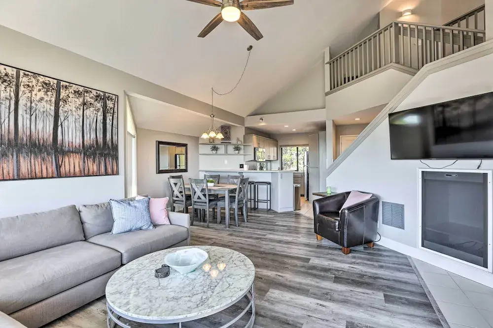 Hiking Trail & Hot Tub Access: Bend Condo w/ Deck