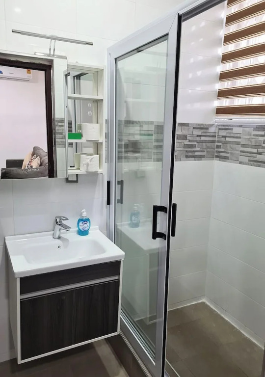 Gorgeous Quiet & Comfy Close to Highway