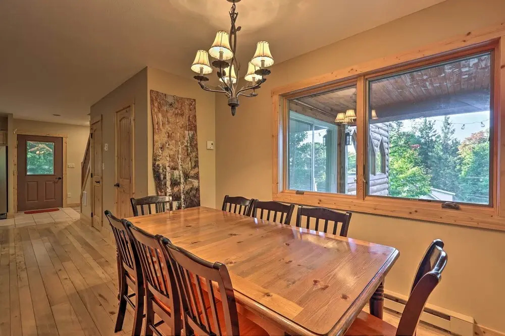 2 Mi to Beech Mtn Resort: Cabin w/ Deck & Grill!