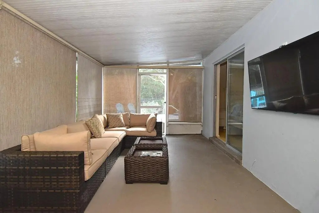 Crescent Street 1138 B, Walk to the beach, Pool, 1 Bedroom, Pet Friendly
