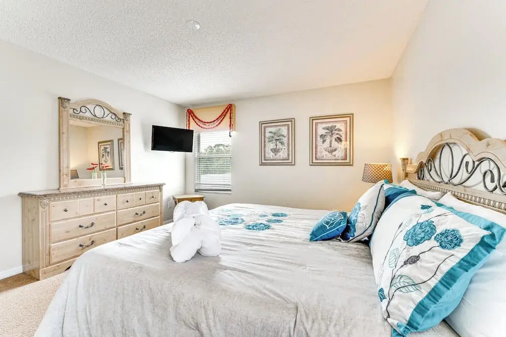 6 Mi to Disney World: Spacious Kissimmee Retreat!