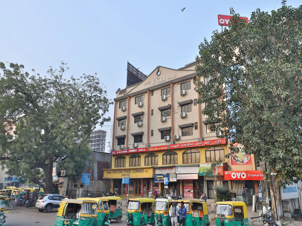 OYO 9240 Hotel Crystal Inn