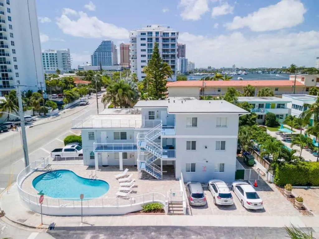 Bayshore Breeze 3 - King Bed, Kitchen, Parking