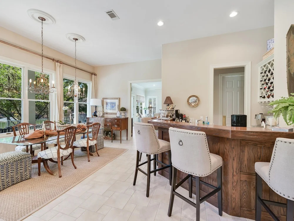 The Arrive Epic Estate On Lake Austin 5 Bedroom Estate
