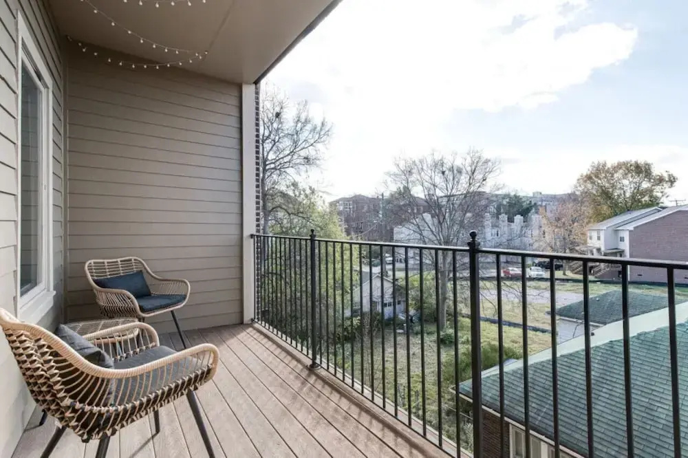 Cashville Near Music Row Private Balcony