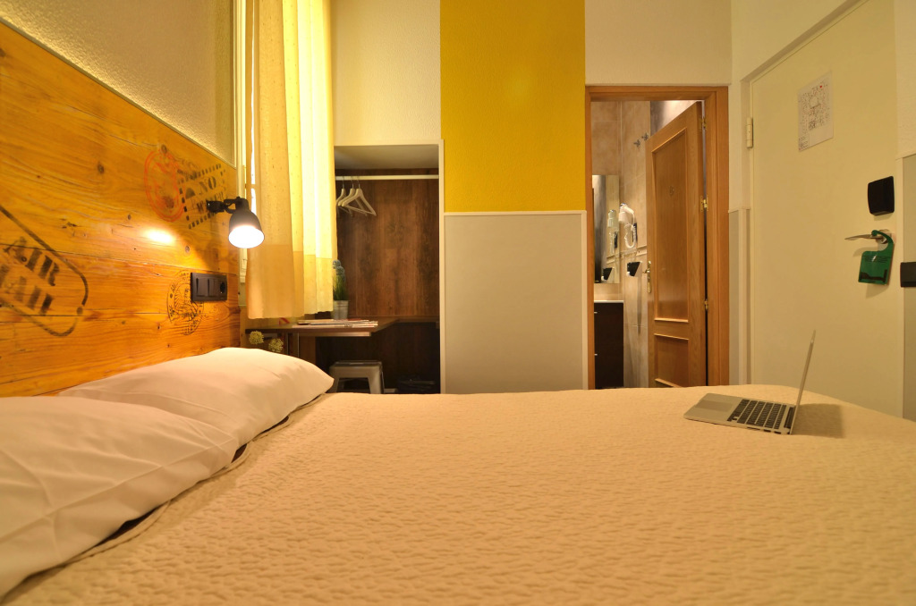 Хостел Far Home Atocha