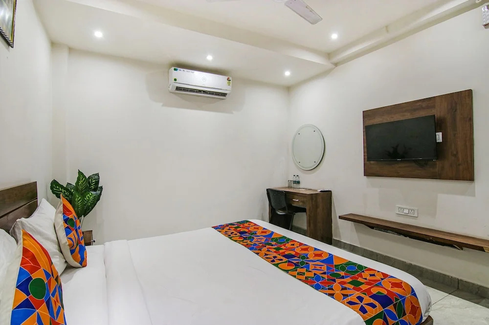 FabHotel Moro Rohini Sector 4