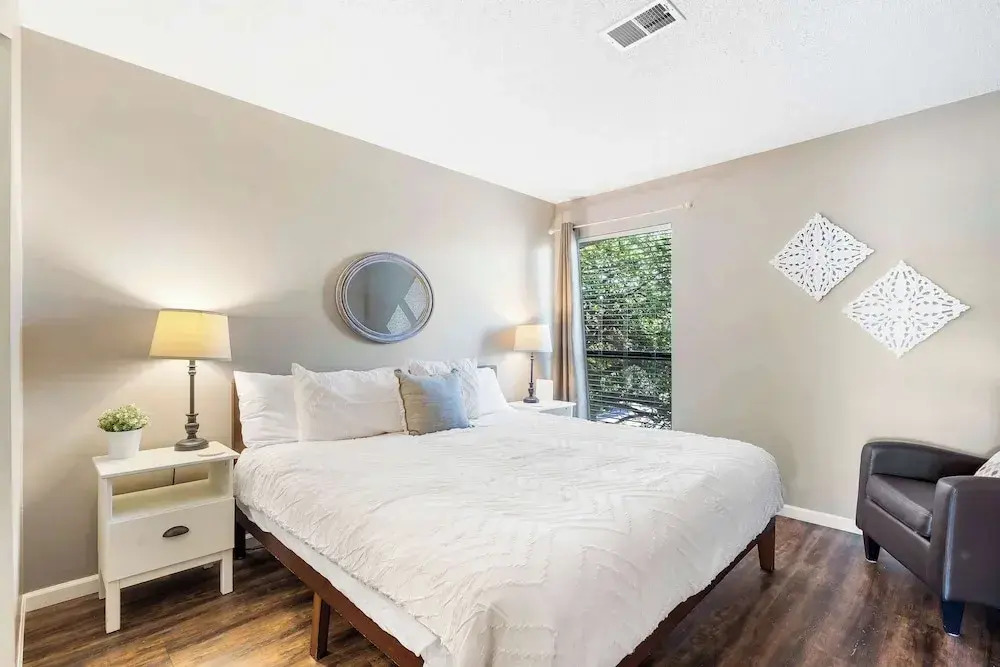 Lake Access Condo Condo for 4!