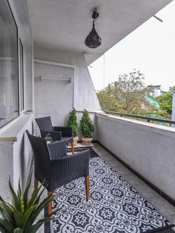 66 Apartment - Stylish Two Bedroom in Lozenets District