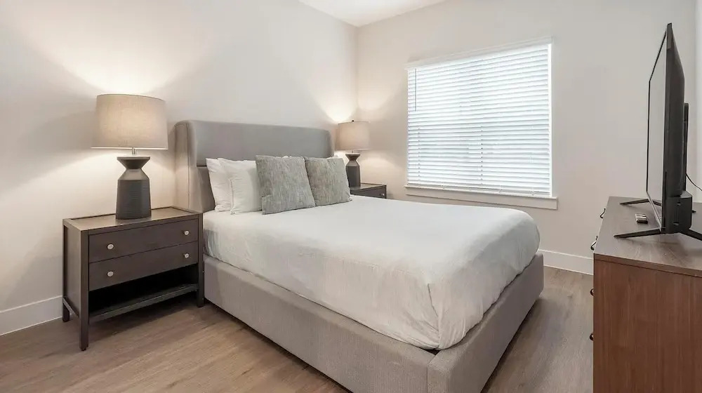 Landing Apartments near Navarro ISD