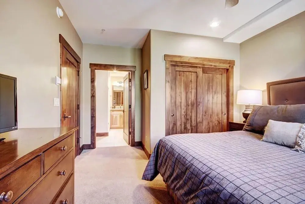 Crystal Peak Lodge 7203 - Ski-In/Ski-Out by RedAwning