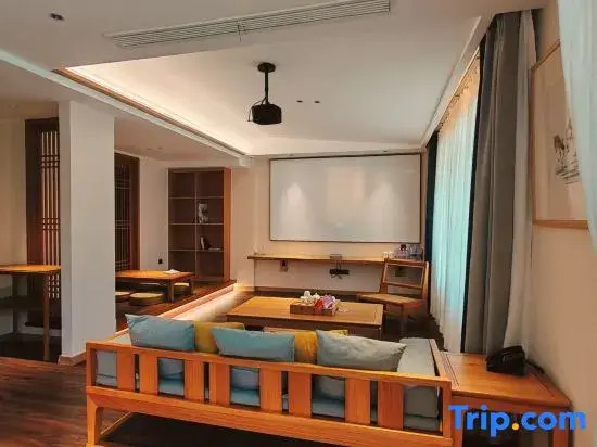 Mount Qingcheng Liuhe · Bisu Wenquan Homestay