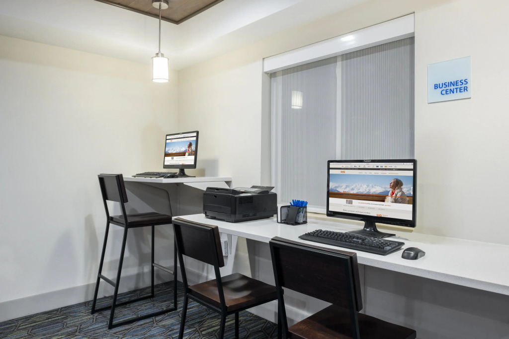 Holiday Inn Express Warrenton by IHG