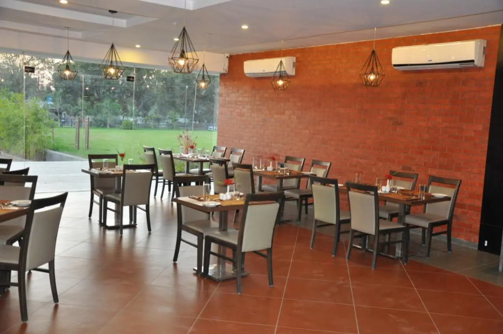Pride Biznotel Manjusar Vadodara Near Sokhda Lake