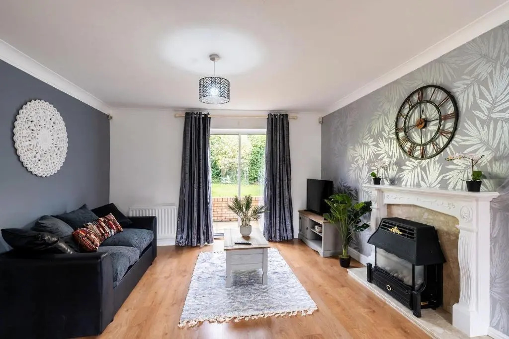 Large Contractor and Family House & Free Parking & Big Garden