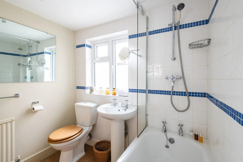 Traditional Fulham Home Close to the River Thames by Underthedoormat