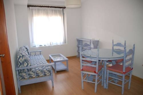 Apartments Sant Lluis CENTER, 2 min walk from the sea