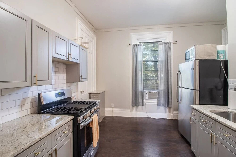 Updated Studio Near Downtown