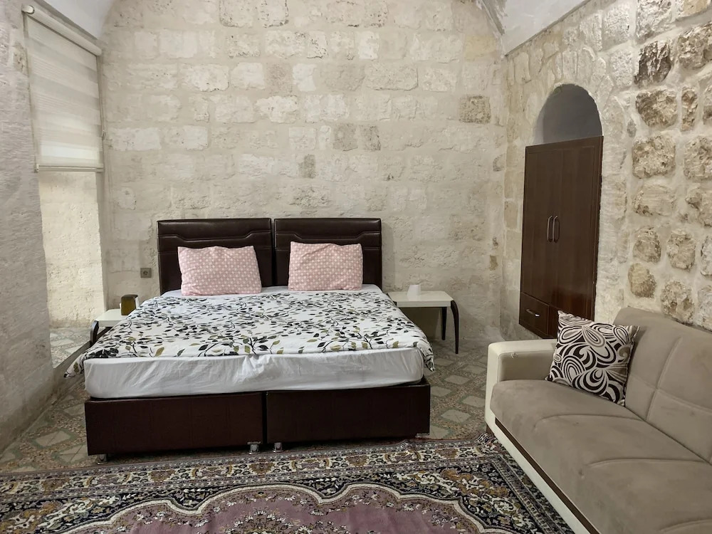 Midyat Beyaz Konak
