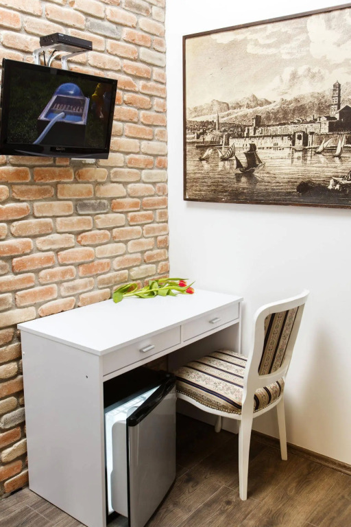 Prior Suites Split